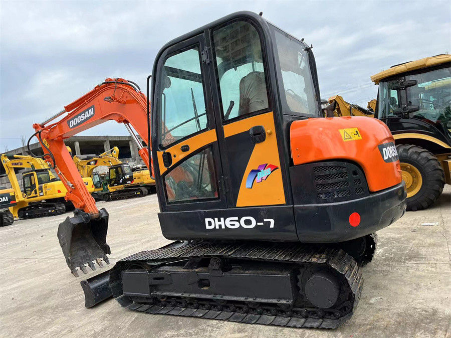 Küçük Doosan Kazı makinesi DH60 Mini Crawler Kazı makinesi Kore markası 6 ton