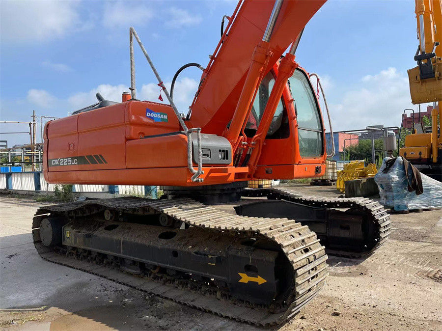Kore'de yapılmış kullanılmış Doosan DX225 kazıcı iyi durumda düşük yakıt tüketimi