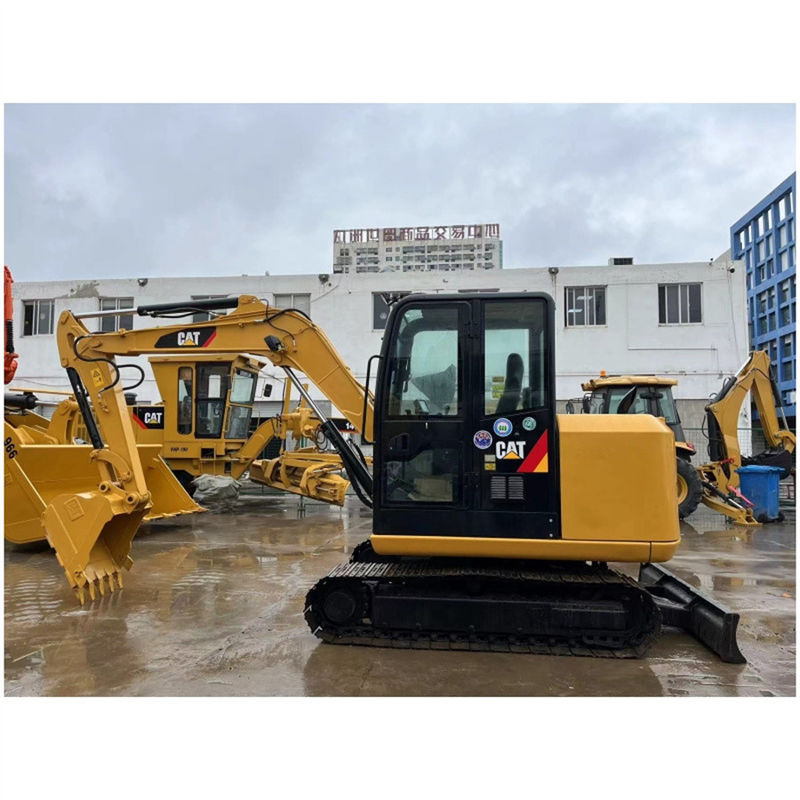 Küçük kazıcı CAT 305.5E2 Kullanılmış hidrolik kazıcı Kılıçlı 5 ton ağırlık