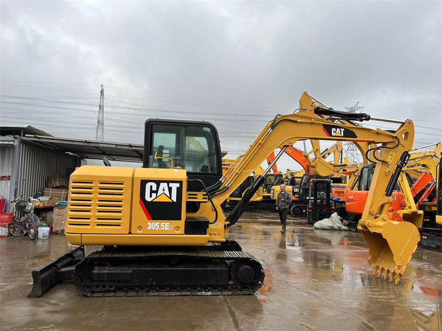 Küçük kazıcı CAT 305.5E2 Kullanılmış hidrolik kazıcı Kılıçlı 5 ton ağırlık