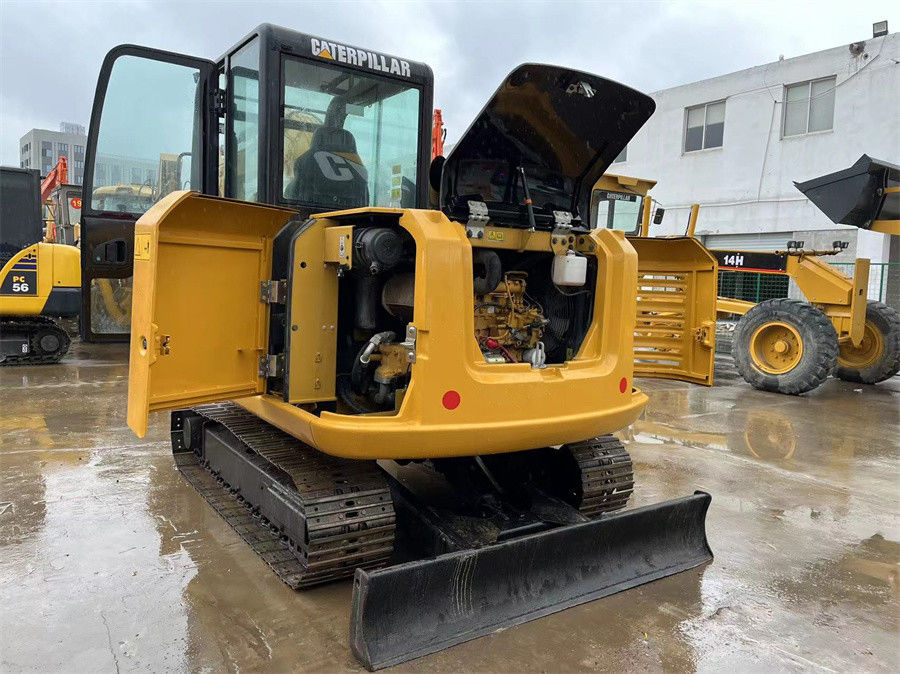 Küçük kazıcı CAT 305.5E2 Kullanılmış hidrolik kazıcı Kılıçlı 5 ton ağırlık
