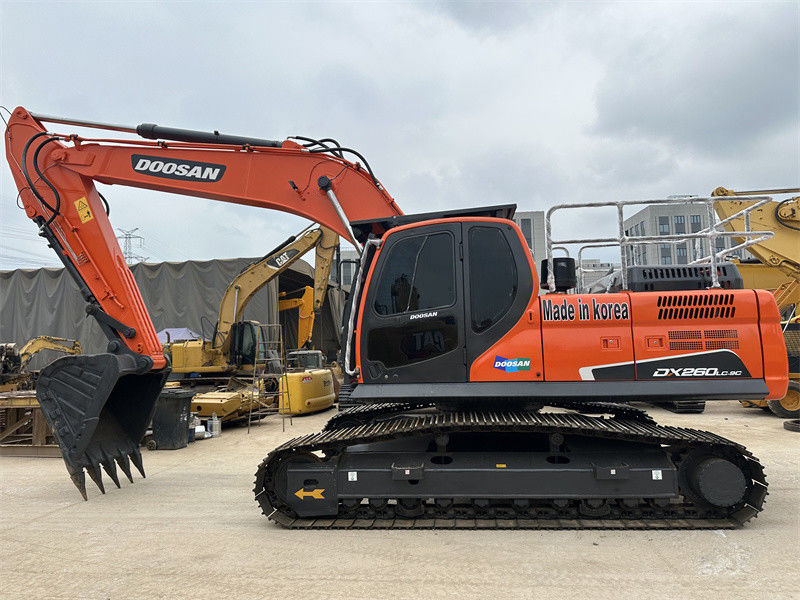 180 KW Motor Gücü Doosan DX260 1.2 M3 Kov Kapasitesiyle Kullanılmış Kazı makineleri