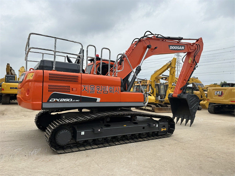 180 KW Motor Gücü Doosan DX260 1.2 M3 Kov Kapasitesiyle Kullanılmış Kazı makineleri