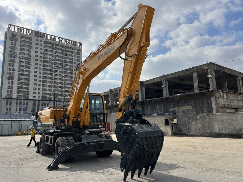 Kullanılmış Hyundai 210w-9 tekerlekli ekskavatör 21 ton orta boy kullanılmış ekskavatörler