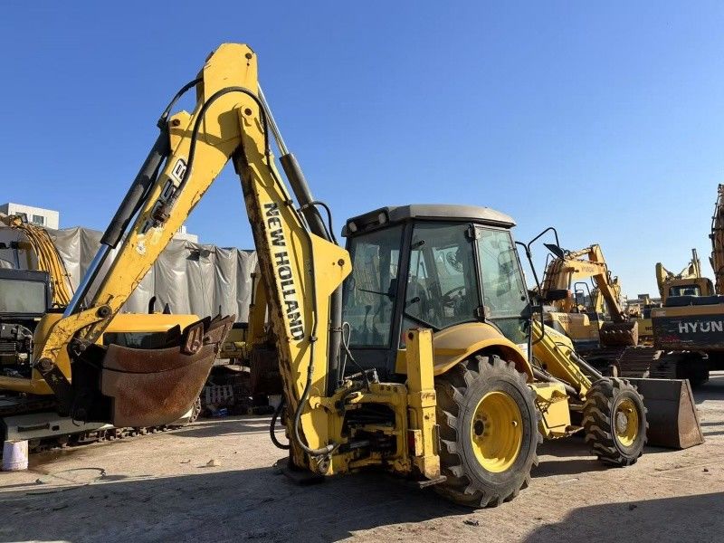 Orijinal Rengi Yeni Holland LB85 Çekmeç 4 Tekerlekli Sürücü İyi durumda