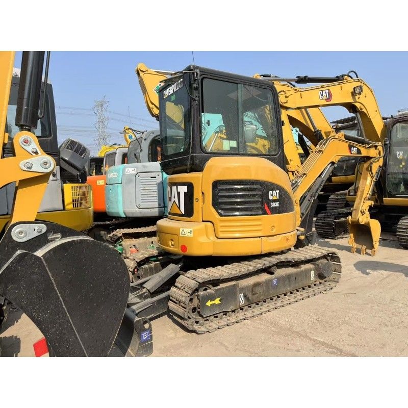 Küçük inşaat siteleri ve dar alanlar için kullanılan küçük CAT 303E kazıcı