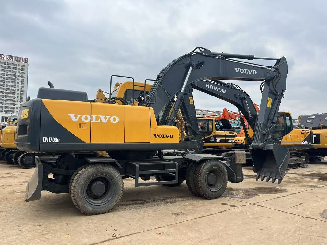 Yüksek Performanslı Kullanılmış Volvo EW170 tekerlekli kazıkçı 17 tonluk Volvo tekerlekli kazıkçı