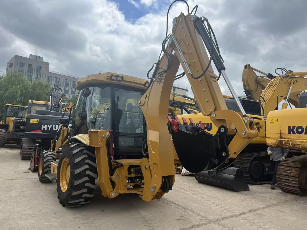 Yepyeni bir Caterpillar 420F backhoe yükleyici kazıcı açılabilir kovayla ve genişletilebilir yayla