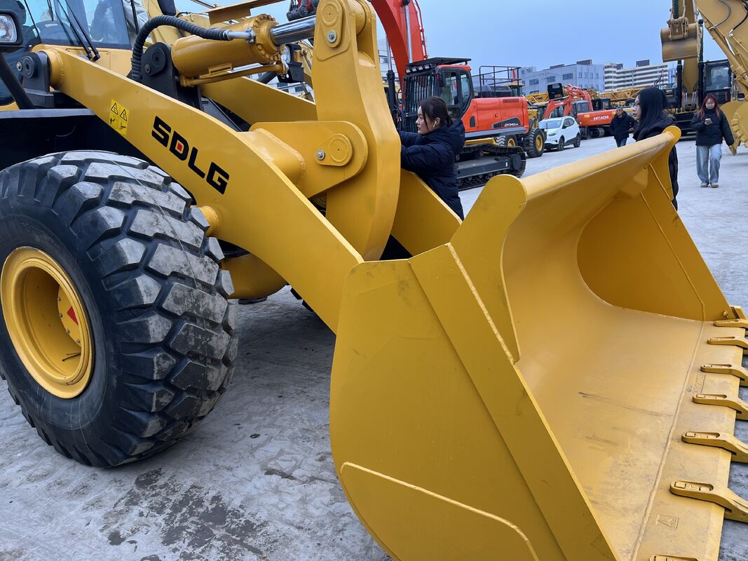 Güçlü Kullanılmış SDLG L958F Tekerlekli Yükleyici, 9.7 Litrelik Motor Yerleşimi ve Uzun Süre için Mükemmel Operatör Konforu ile donatılmıştır