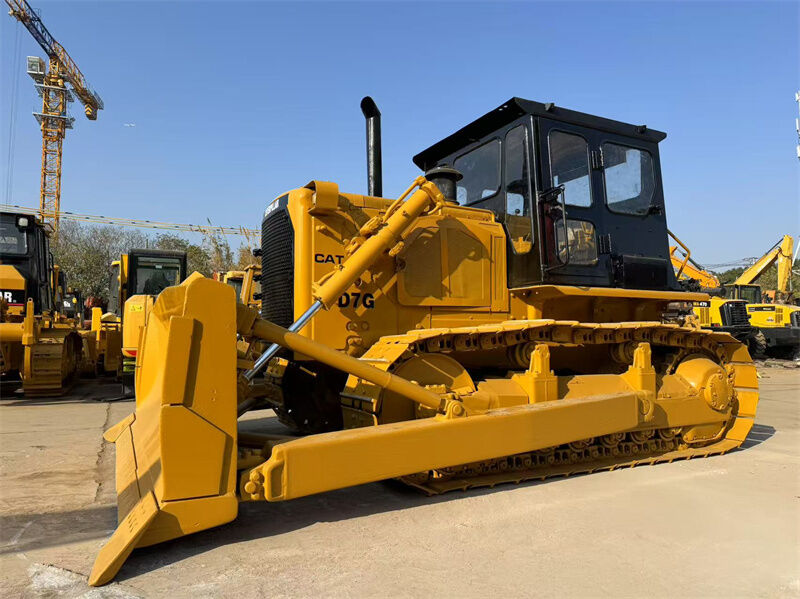 3306 Motoru, 20230kg İşlem Ağırlığı ve Düz Eğilime Saçan Blade ile Orijinal Kullanılmış CAT D7G Buldozer