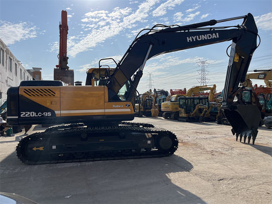 Kullanılmış bir Hyundai 220LC-9S kazık makinesi mükemmel durumda.